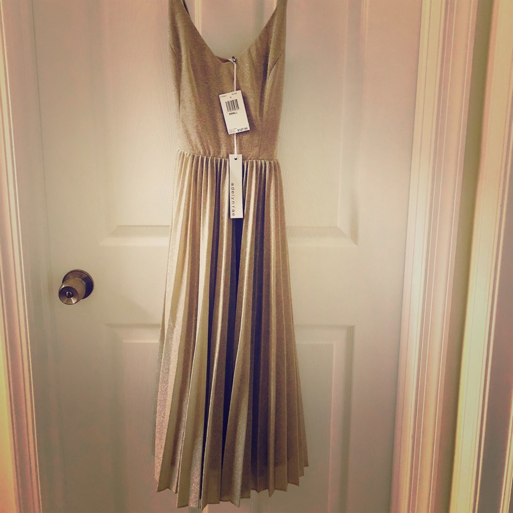 Perfect new year’s eve silver midi dress